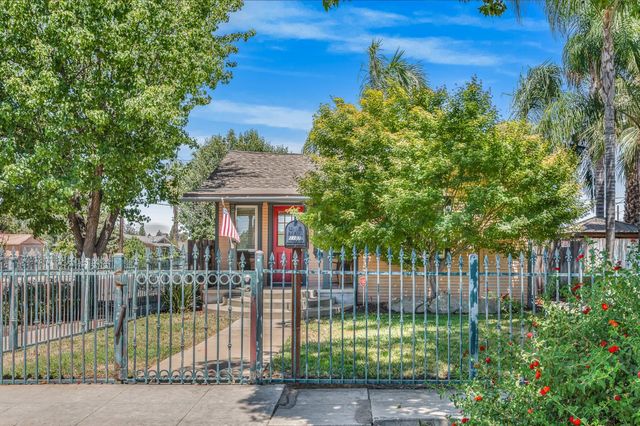 1107 E Brown Avenue, Fresno, CA 93704