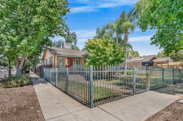 1107 E Brown Avenue, Fresno, CA 93704