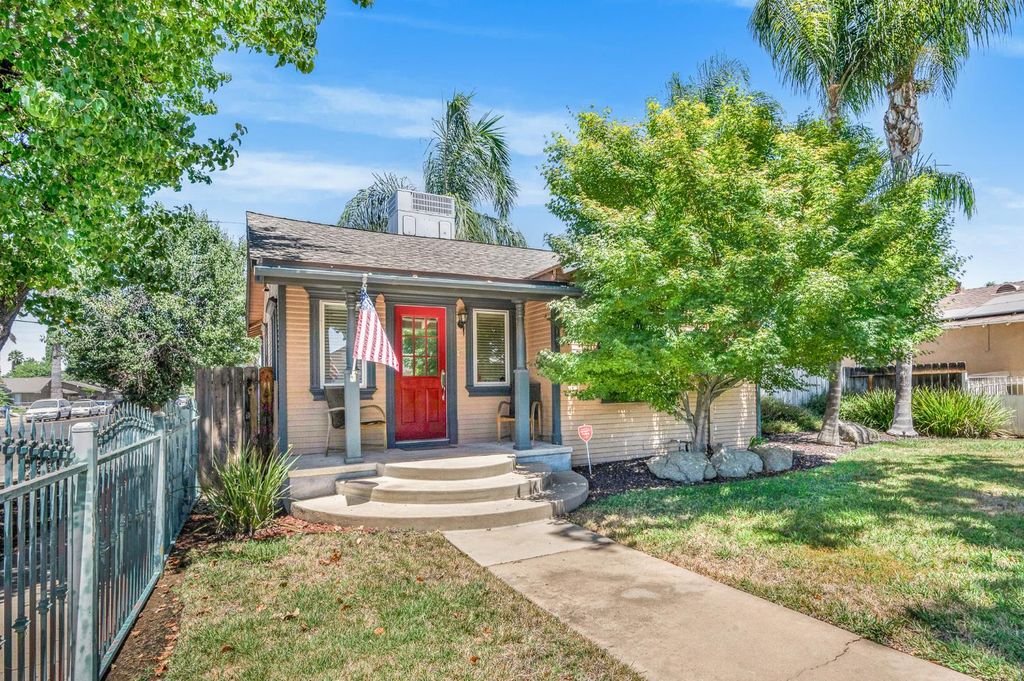 1107 E Brown Avenue, Fresno, CA 93704