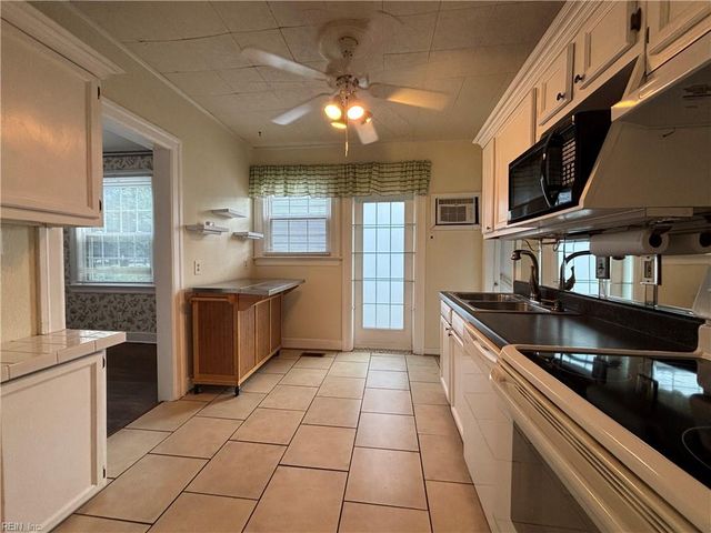 1609 Claremont AVE A, Norfolk, VA 23507