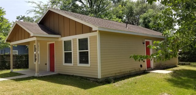 1110 N 9th Street, Conroe, TX 77301
