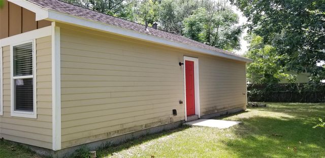 1110 N 9th Street, Conroe, TX 77301