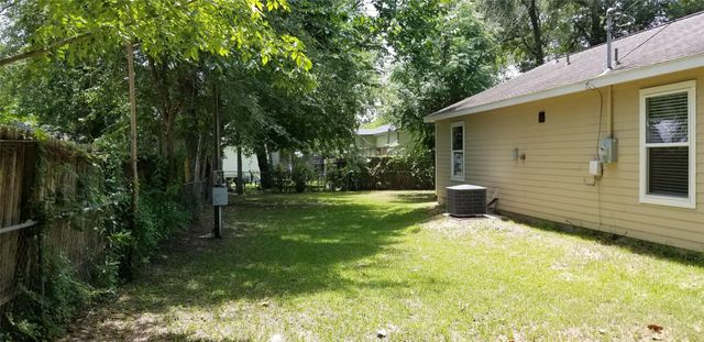 1110 N 9th Street, Conroe, TX 77301