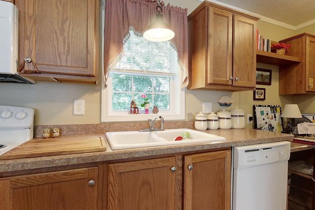 6 Mapleshade Drive, Nashua, NH 03062