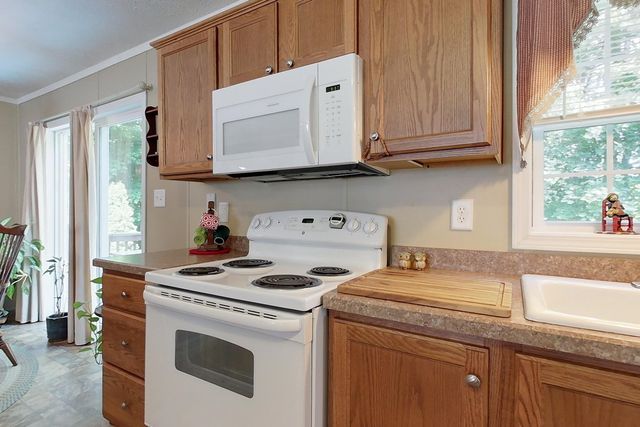 6 Mapleshade Drive, Nashua, NH 03062