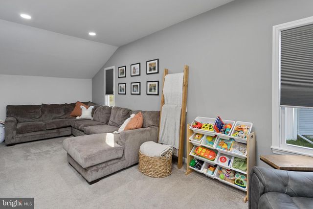 4 LAKEVIEW DRIVE, Hamilton, NJ 08620