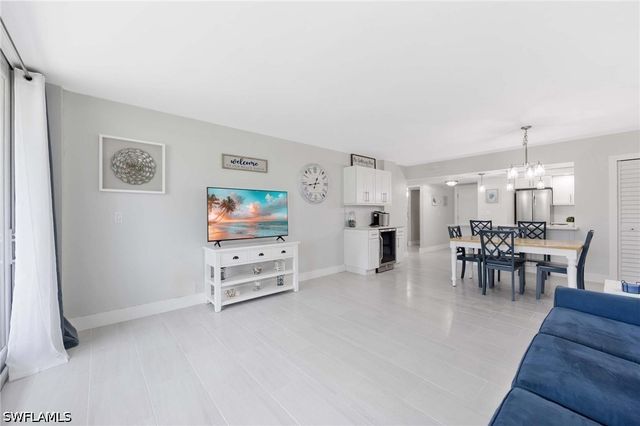 5 Bluebill AVE 108s, Naples, FL 34108