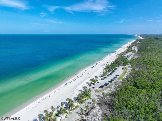 5 Bluebill AVE 108s, Naples, FL 34108