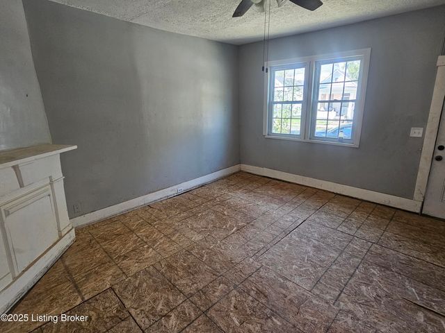 637 S 27th St, Louisville, KY 40211