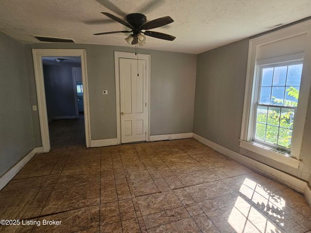 637 S 27th St, Louisville, KY 40211