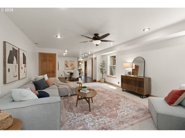 3805 Se LAKE Rd, Milwaukie, OR 97222