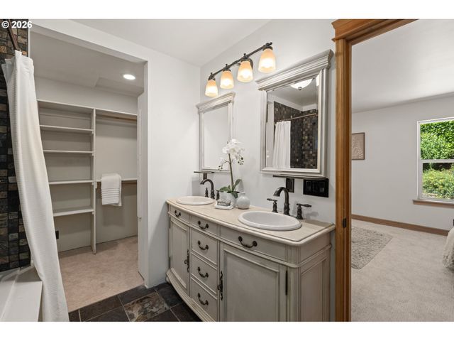 3805 Se LAKE Rd, Milwaukie, OR 97222