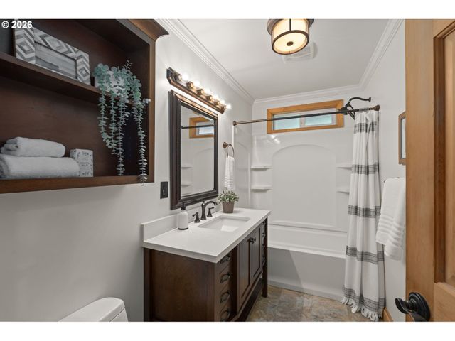 3805 Se LAKE Rd, Milwaukie, OR 97222