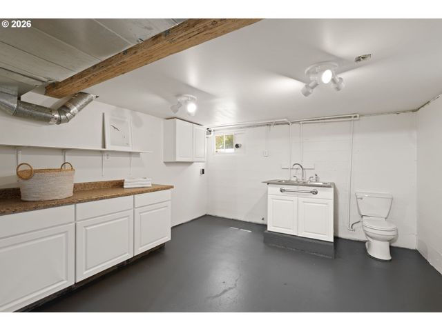 3805 Se LAKE Rd, Milwaukie, OR 97222