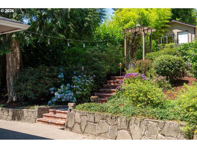 3805 Se LAKE Rd, Milwaukie, OR 97222