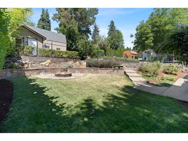 3805 Se LAKE Rd, Milwaukie, OR 97222