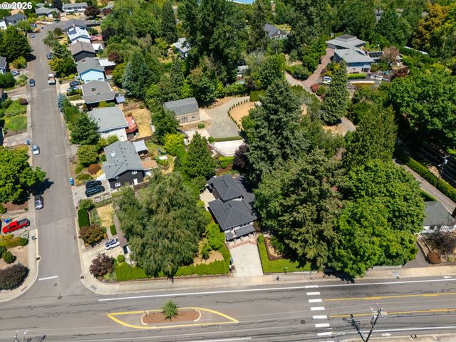3805 Se LAKE Rd, Milwaukie, OR 97222