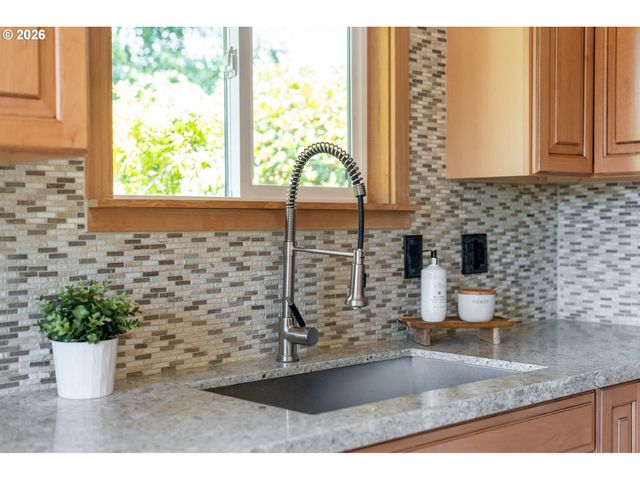 3805 Se LAKE Rd, Milwaukie, OR 97222