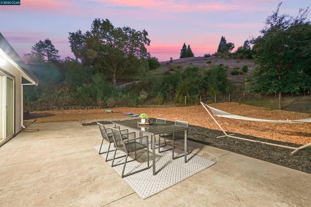 2482 Wildhorse Dr, San Ramon, CA 94583