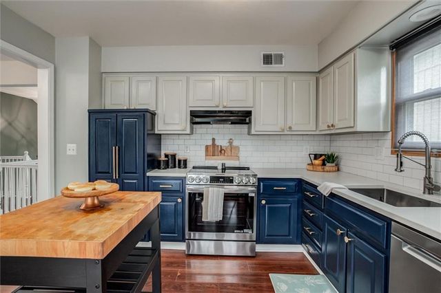 9710 W 49th Terrace, Merriam, KS 66203