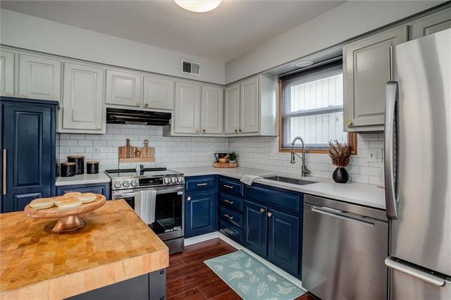 9710 W 49th Terrace, Merriam, KS 66203