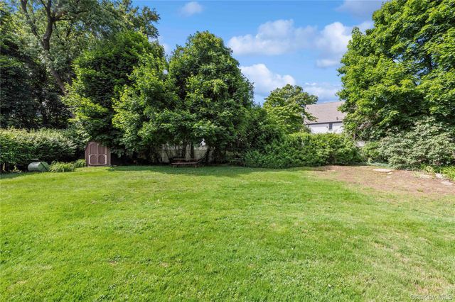 17 Old Orchard Road, New Rochelle, NY 10804