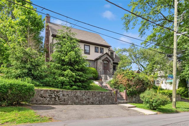 17 Old Orchard Road, New Rochelle, NY 10804