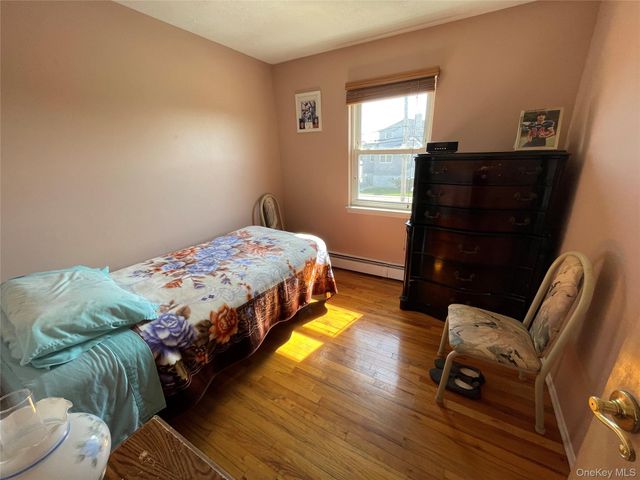 84 Surf Road, Lindenhurst, NY 11757