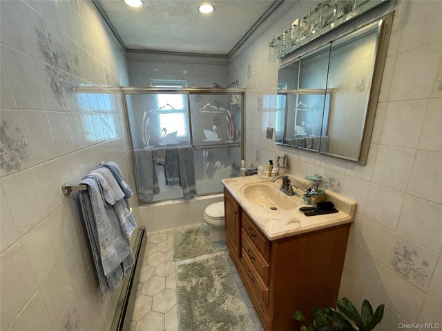 84 Surf Road, Lindenhurst, NY 11757