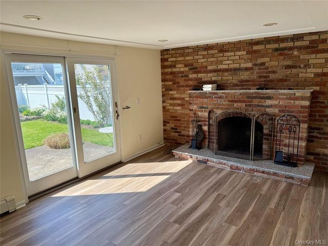 84 Surf Road, Lindenhurst, NY 11757