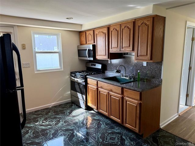84 Surf Road, Lindenhurst, NY 11757
