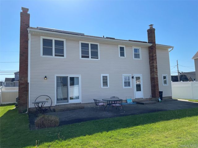 84 Surf Road, Lindenhurst, NY 11757
