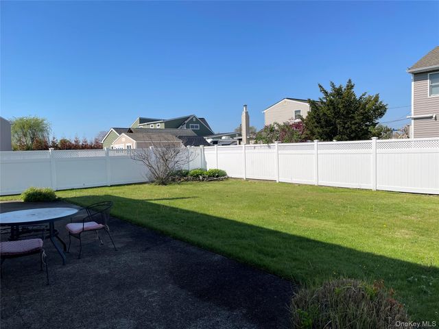 84 Surf Road, Lindenhurst, NY 11757