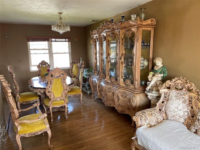 84 Surf Road, Lindenhurst, NY 11757
