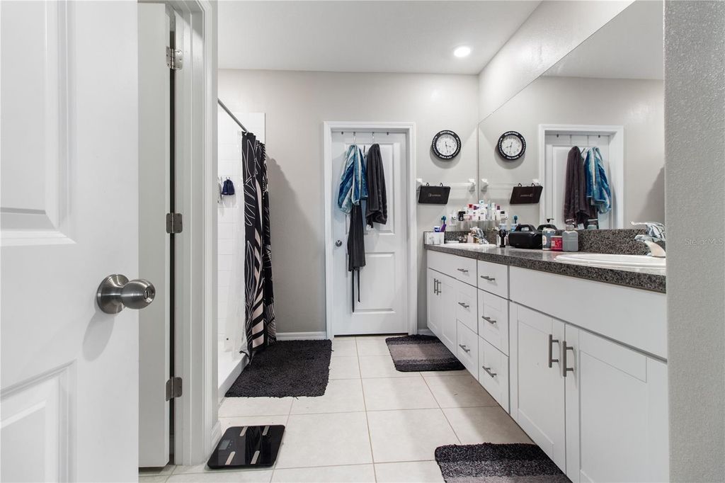 Image 19 of property listing at 15541 COLT CREEK PLACE, Sun City Center, FL 33573