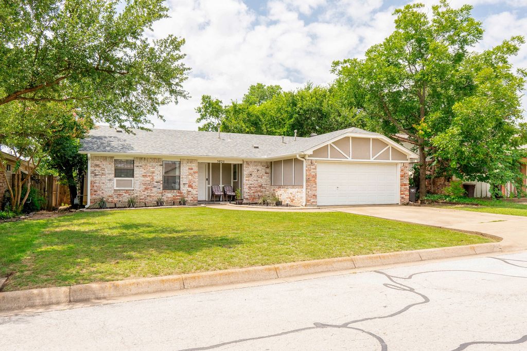 5825 Springtide Drive, Fort Worth, TX 76135