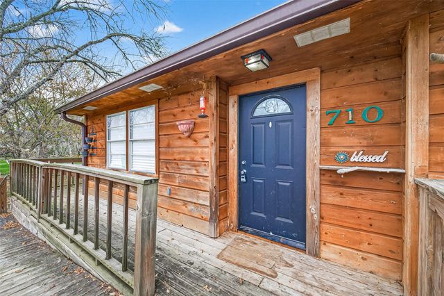 710 Pony Lane, Wallis, TX 77485