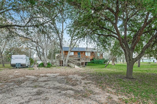 710 Pony Lane, Wallis, TX 77485