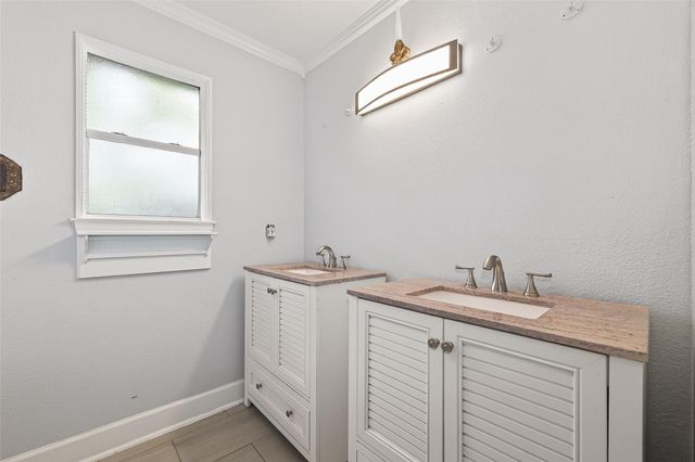 710 Pony Lane, Wallis, TX 77485