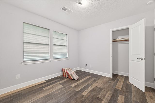 710 Pony Lane, Wallis, TX 77485