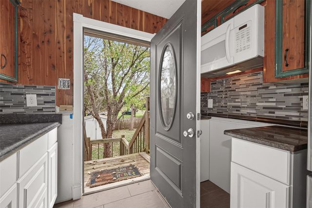 710 Pony Lane, Wallis, TX 77485