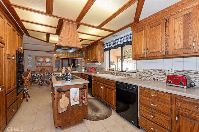 2212 W Avenue O8, Palmdale, CA 93551