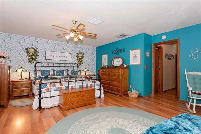 2212 W Avenue O8, Palmdale, CA 93551