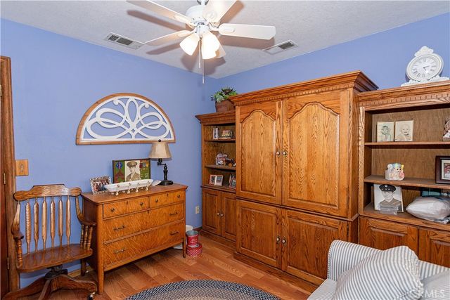 2212 W Avenue O8, Palmdale, CA 93551