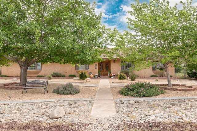 2212 W Avenue O8, Palmdale, CA 93551