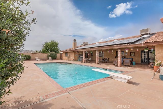 2212 W Avenue O8, Palmdale, CA 93551