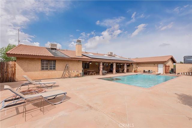 2212 W Avenue O8, Palmdale, CA 93551