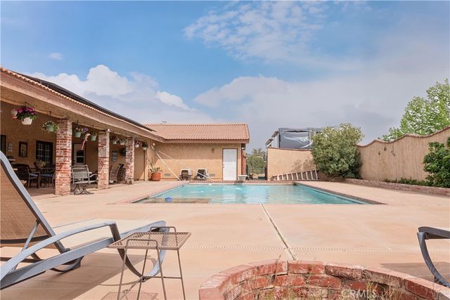 2212 W Avenue O8, Palmdale, CA 93551