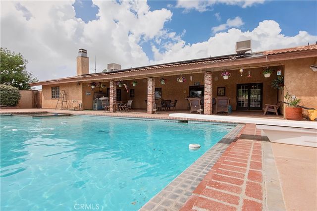 2212 W Avenue O8, Palmdale, CA 93551