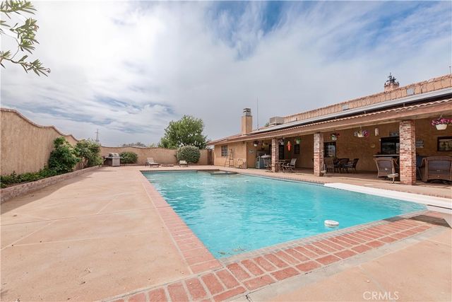 2212 W Avenue O8, Palmdale, CA 93551